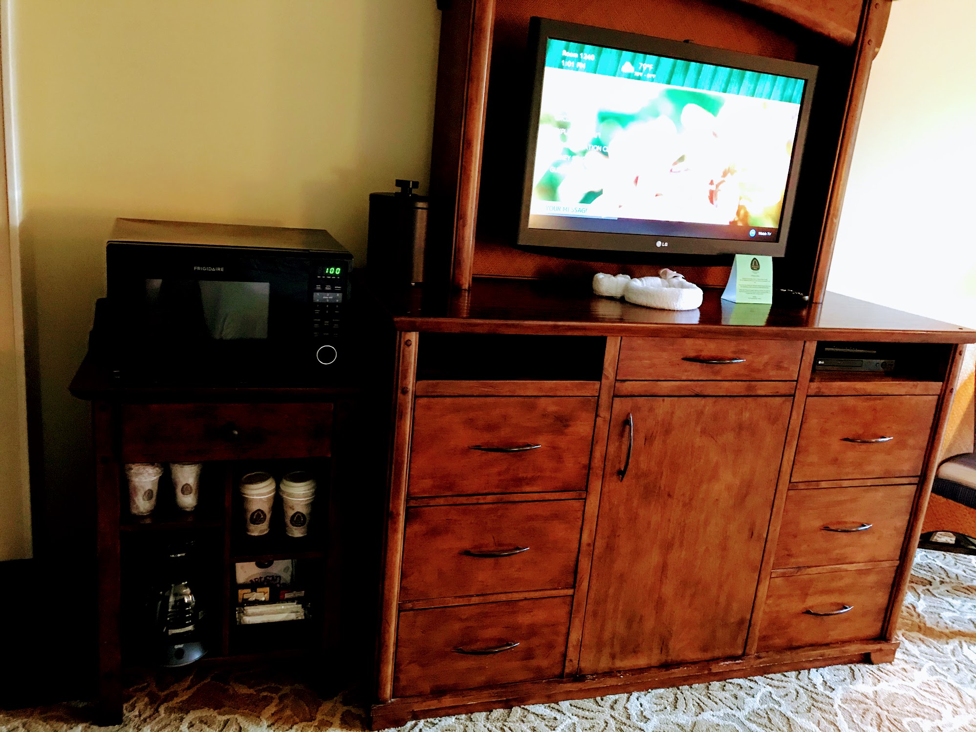 Room 533 ASVHR Entertainment And Cart H